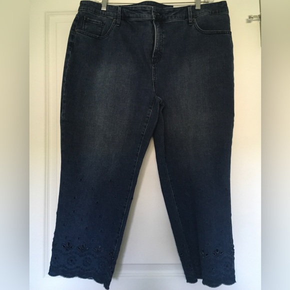 Chico’s So Slimming Eyelet Hem GF Crop Pants Indigo size 4 (20) - Picture 4 of 6